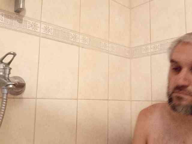 Cuddlebear's cam show statistics and live stream