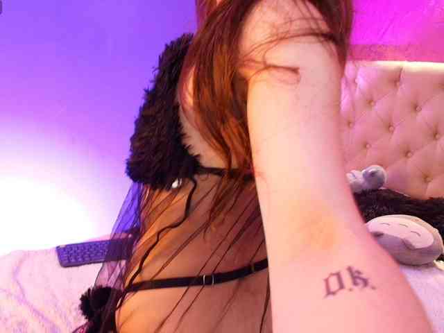 LittleCheerry webcam