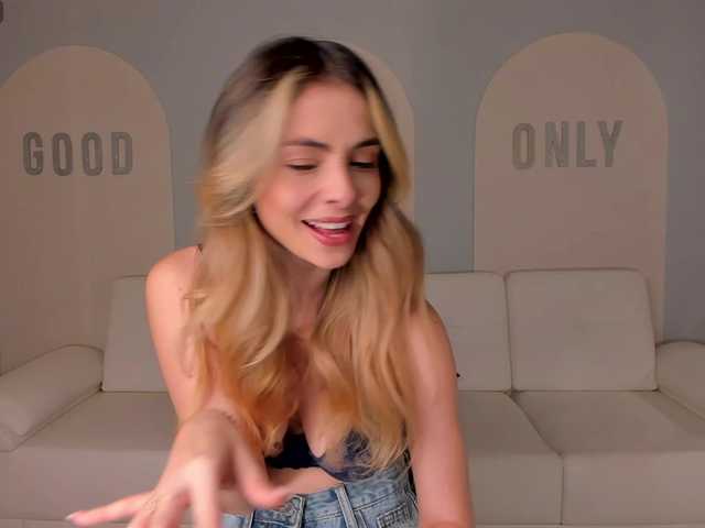 StacyWoods live cam on BongaCams