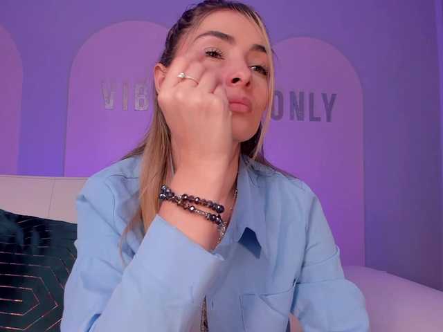 StacyWoods live cam on BongaCams