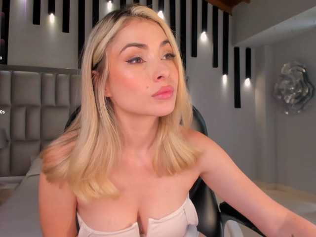 StacyWoods live cam on BongaCams