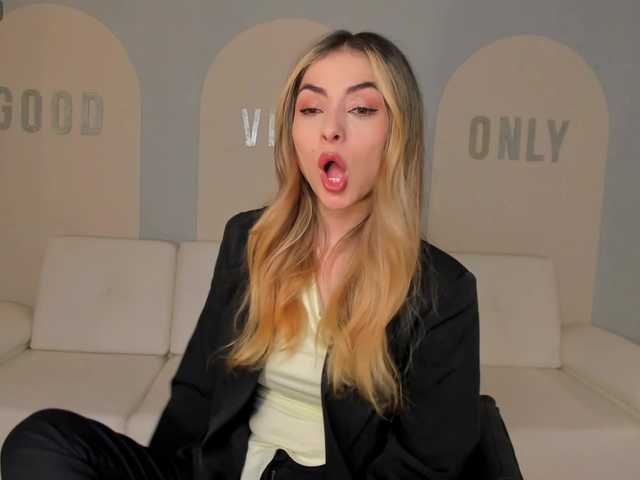 StacyWoods live cam on BongaCams