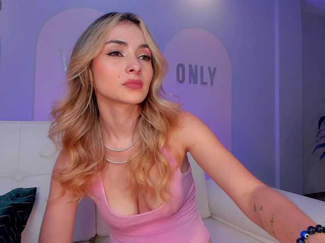 StacyWoods live cam on BongaCams