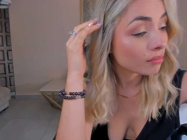 StacyWoods live cam on BongaCams