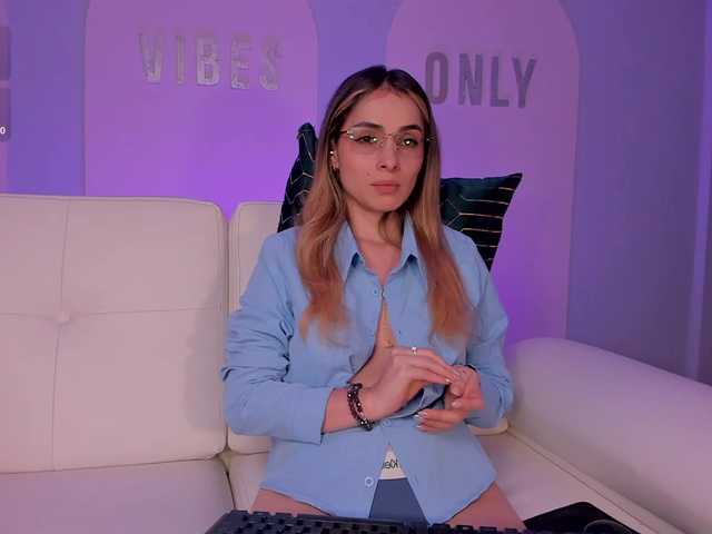 StacyWoods live cam on BongaCams