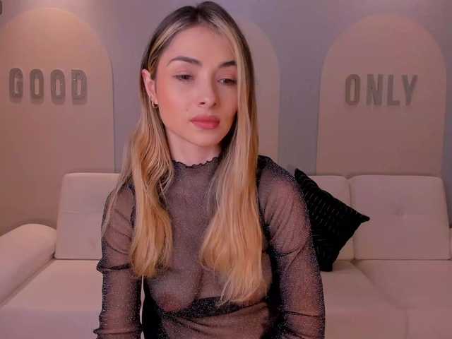 StacyWoods live cam on BongaCams