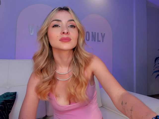 StacyWoods live cam on BongaCams