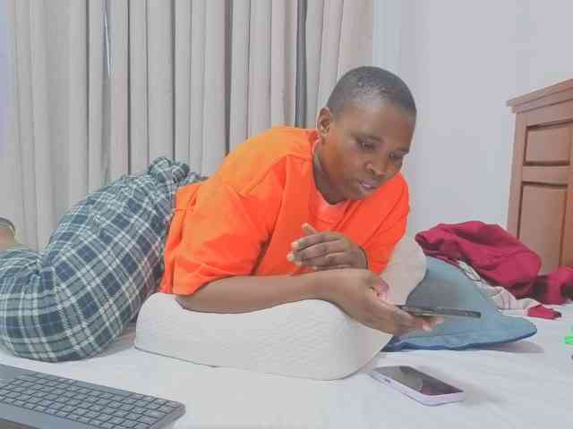 MISS-FAITH091 webcam