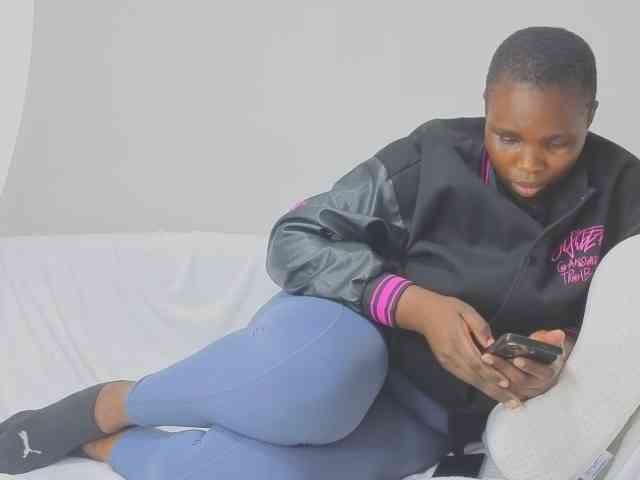 MISS-FAITH091 webcam