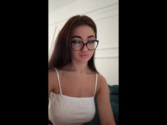 le modèle IvyNoirr est en webcam porno dans un show sur le site bongacams, il possède les tags suivants: White/Caucasian,Brunette,Shaved