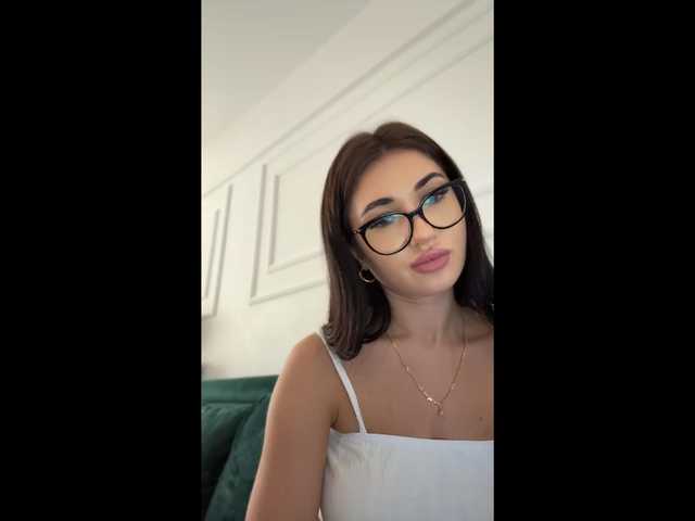 Chiaralovee live cam on BongaCams