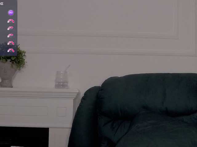Chiaralovee live cam on BongaCams