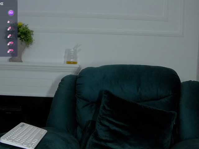 Chiaralovee live cam on BongaCams