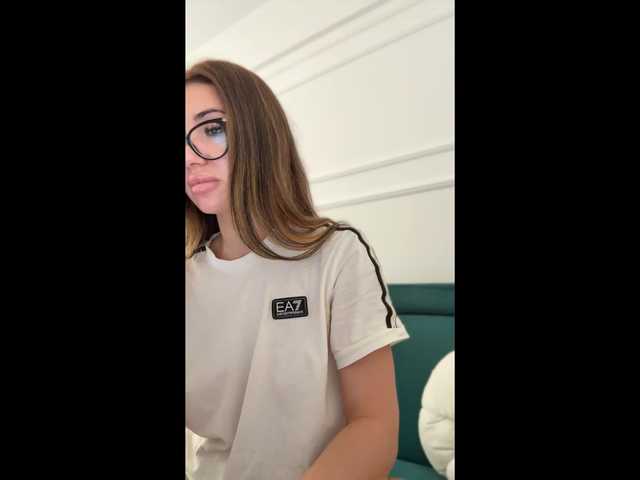 Chiaralovee live cam on BongaCams