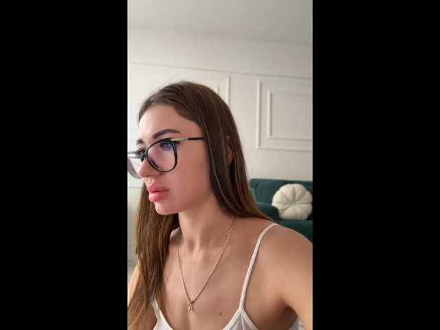 Chiaralovee live cam on BongaCams