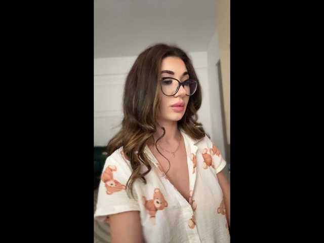 Chiaralovee live cam on BongaCams