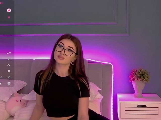 Chiaralovee live cam on BongaCams