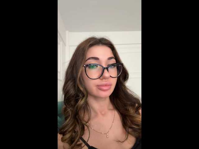 Chiaralovee live cam on BongaCams