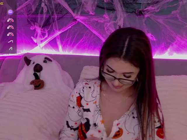 Chiaralovee live cam on BongaCams