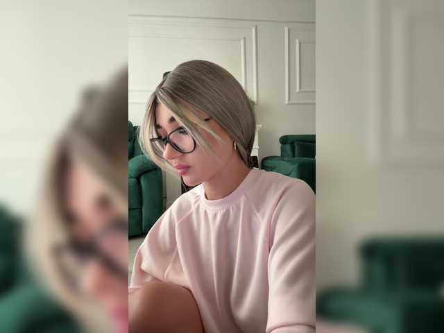 Chiaralovee live webcam show