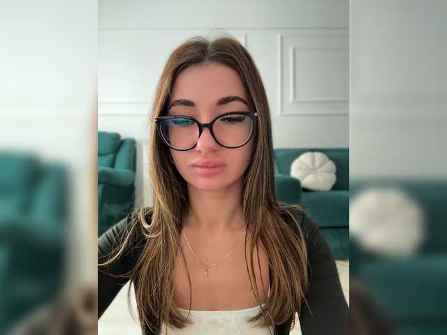Chiaralovee live cam on BongaCams