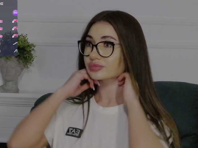 Chiaralovee live cam on BongaCams