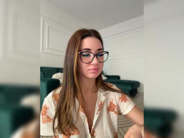 Chiaralovee live cam on BongaCams