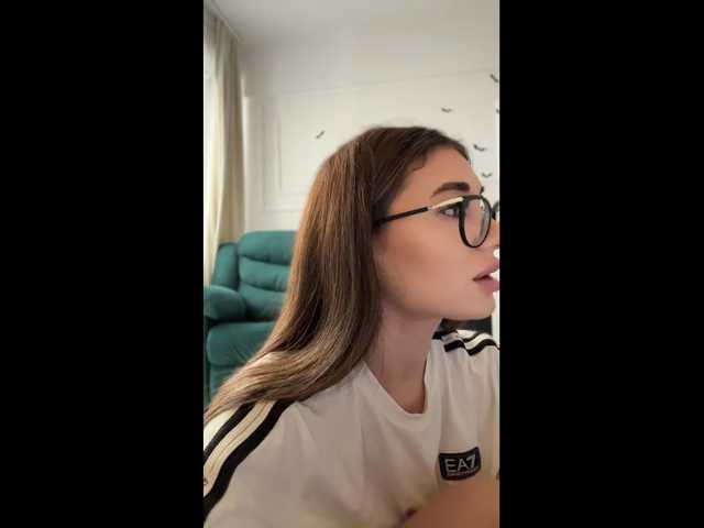 Chiaralovee live cam on BongaCams