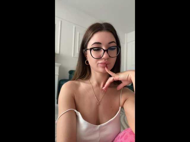Chiaralovee live cam on BongaCams