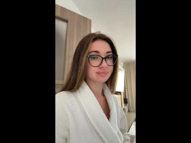 le modèle IvyNoirr est en webcam porno dans un show sur le site bongacams, il possède les tags suivants: White/Caucasian,Brunette,Shaved