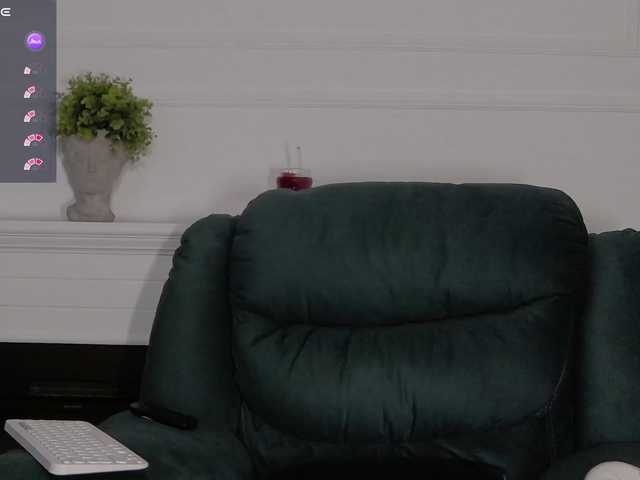 Chiaralovee live cam on BongaCams