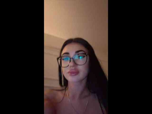 IvyNoirr webcam