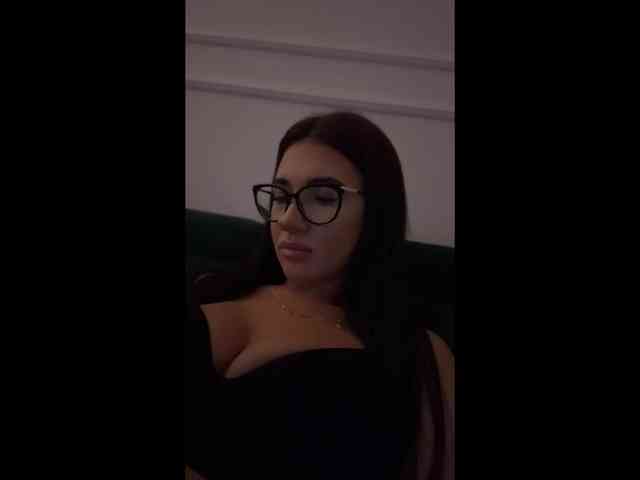 IvyNoirr webcam