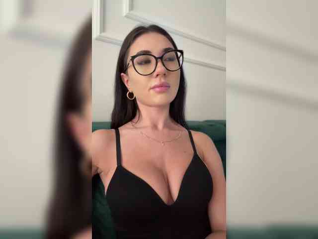 IvyNoirr webcam