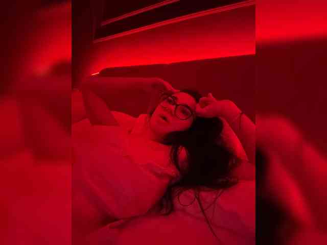 IvyNoirr webcam