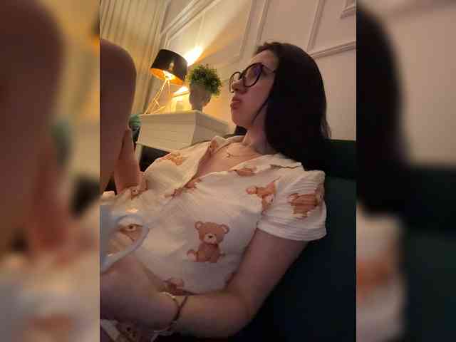 IvyNoirr webcam