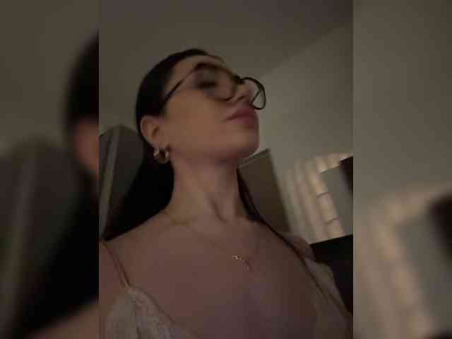 IvyNoirr webcam