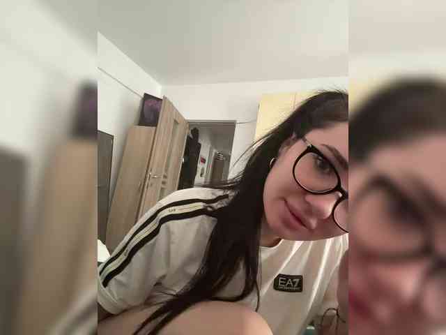 IvyNoirr webcam