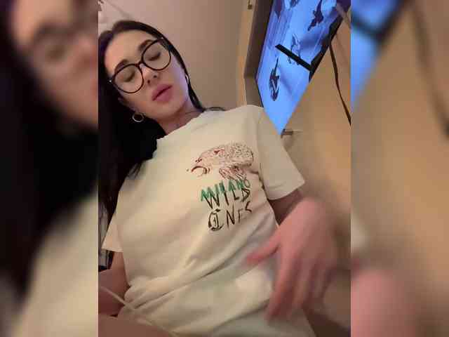 IvyNoirr webcam