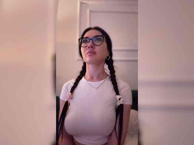 IvyNoirr webcam