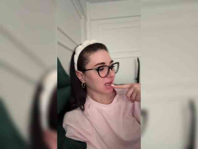 IvyNoirr webcam