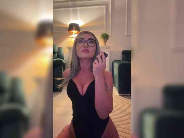 IvyNoirr webcam