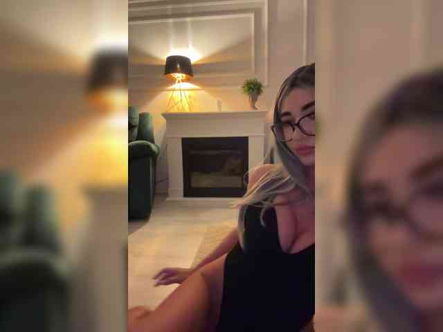 IvyNoirr webcam