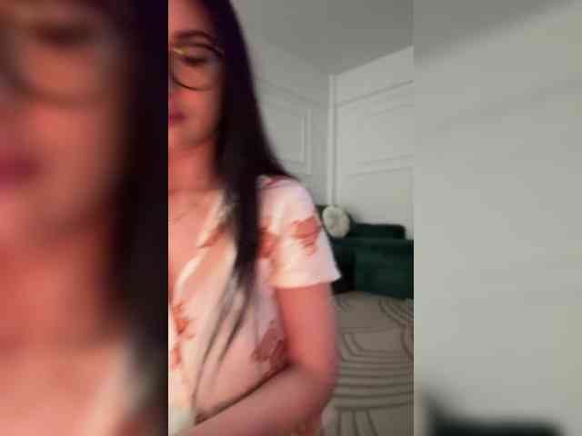 IvyNoirr webcam