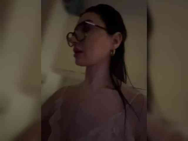 IvyNoirr webcam
