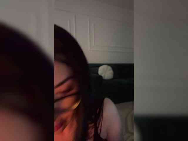 IvyNoirr webcam