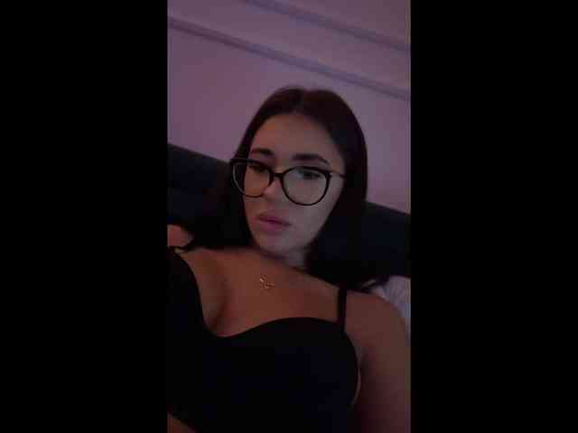 IvyNoirr webcam