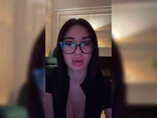 IvyNoirr webcam