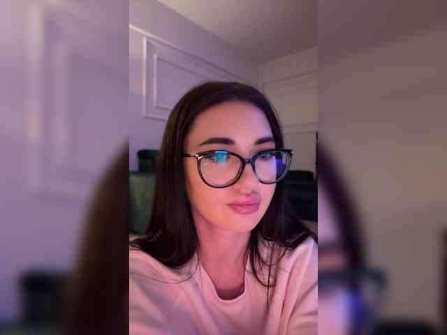 IvyNoirr webcam