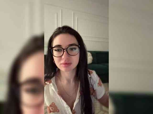 IvyNoirr webcam